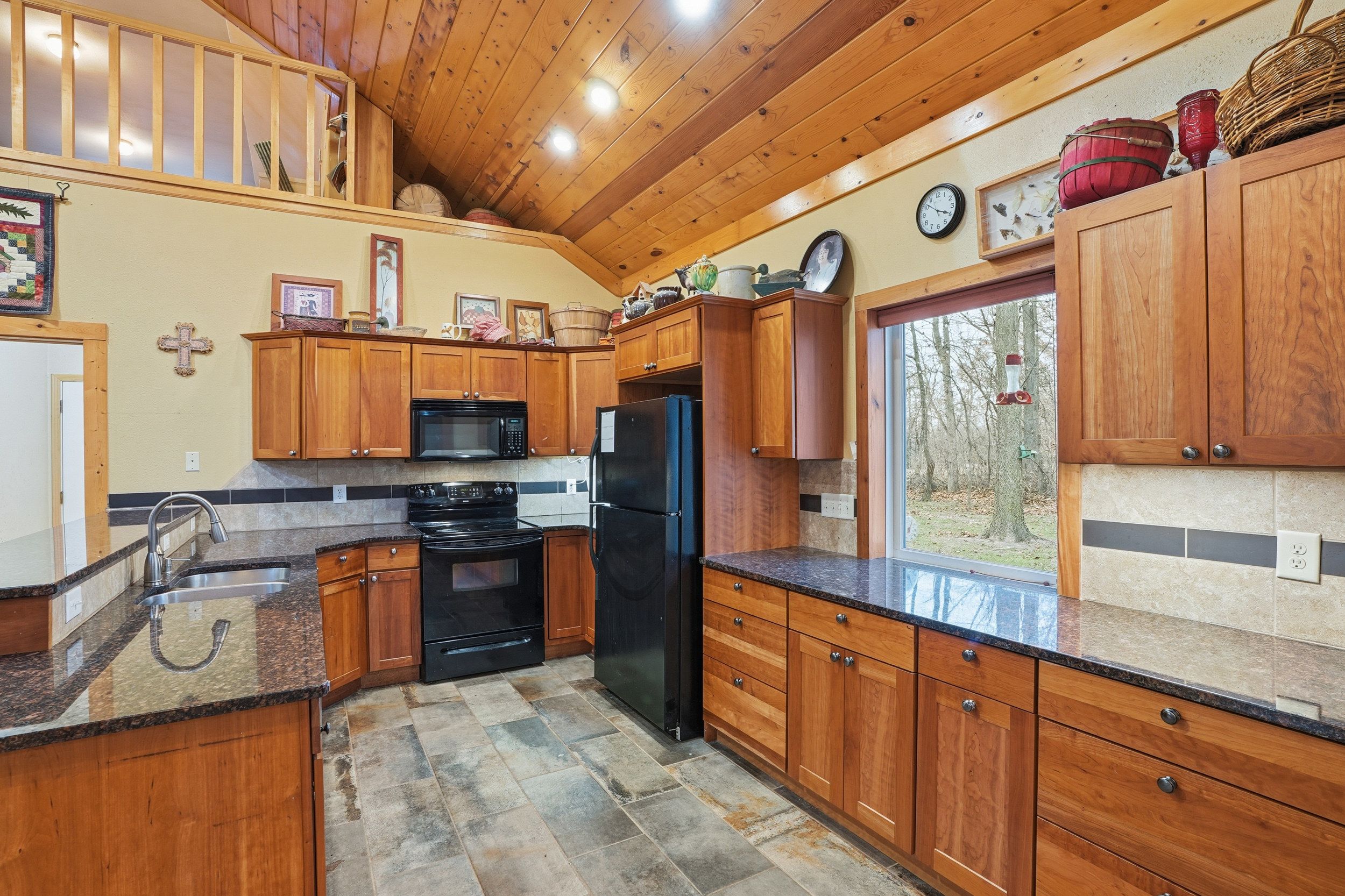 Listing Photo: 3300 Underwood Ave 0010-